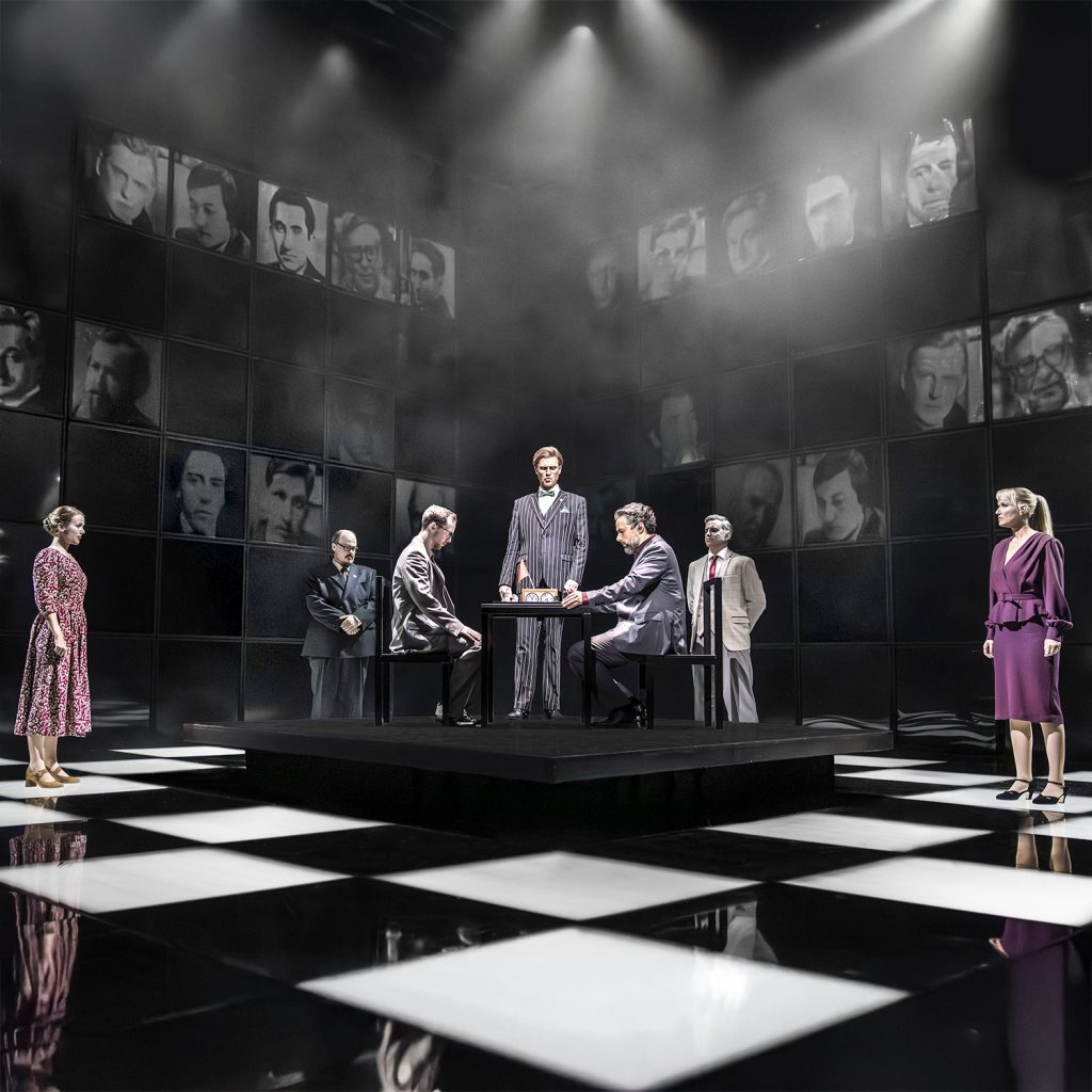 Chess_Det-Ny-Teater_Slutspil_Fotograf_Camilla-Winther-lille